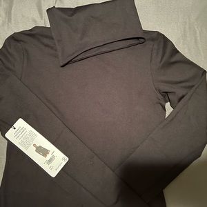 NWT mock turtle neck Alo top size small (Runs SMALL)